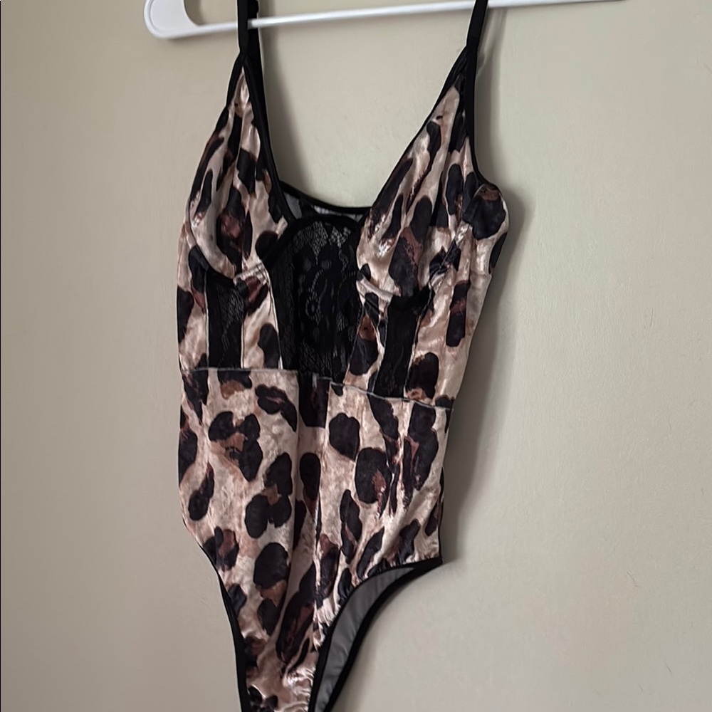 Chic Animal Print Bodysuit with Lace